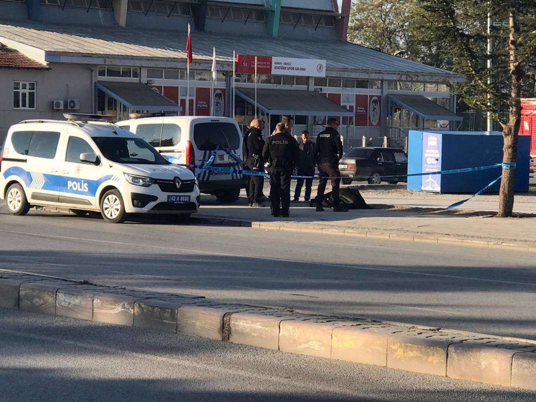 Son dakika: Konya'da bir kişi kaldırımda ölü bulundu! 2